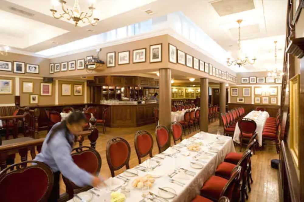 The Lansdowne Hotel Дублін Ресторан фото